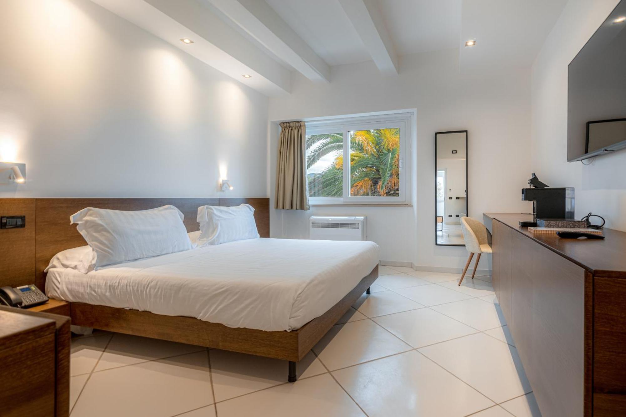 Casabianca Resort فوندي الغرفة الصورة