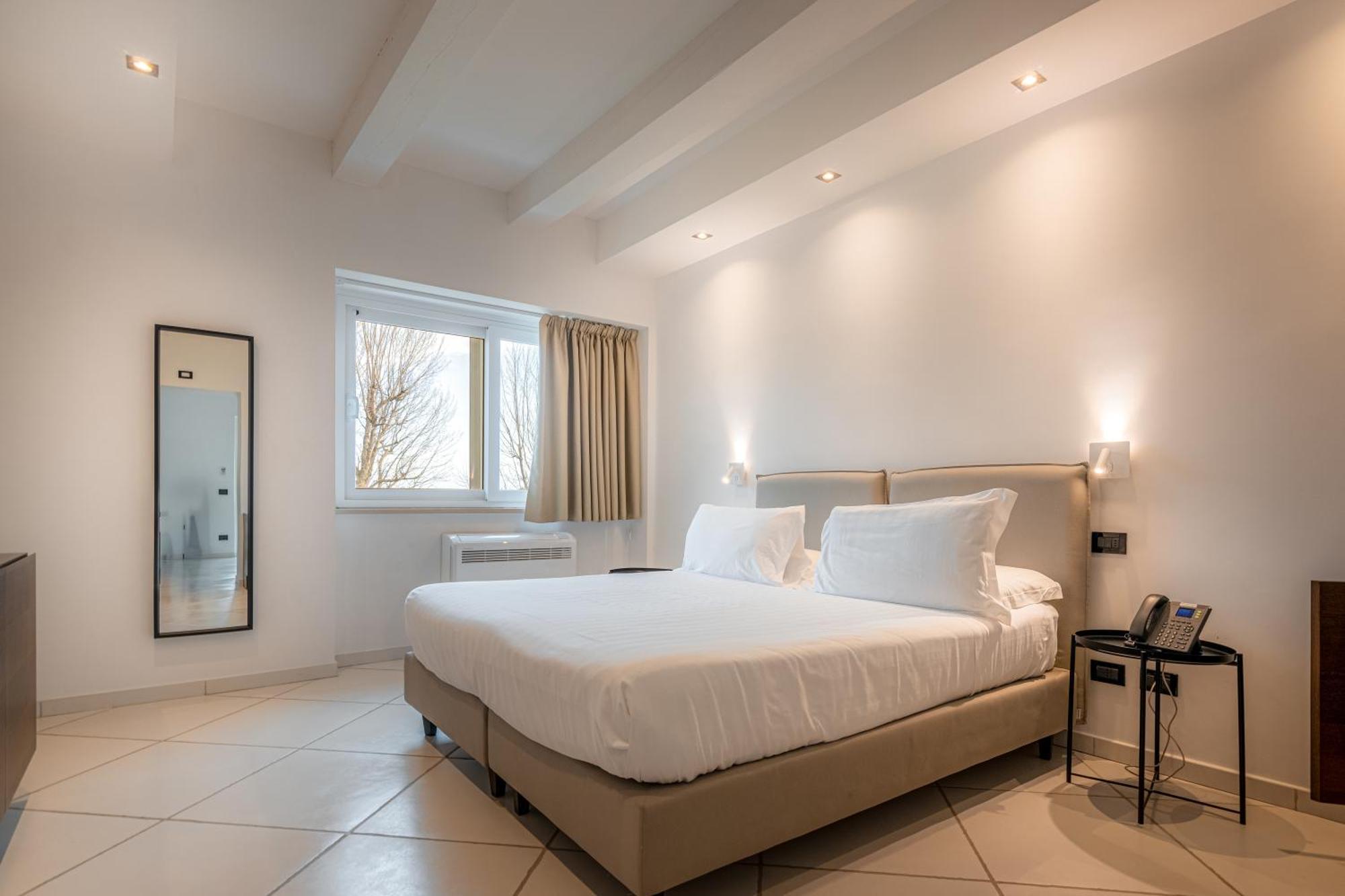 Casabianca Resort فوندي الغرفة الصورة